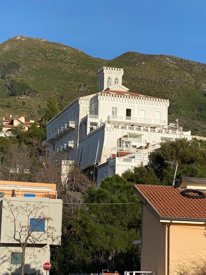 Appartamento Nel Fabbricato Denominato Il Castello Praia a Mare Luaran gambar