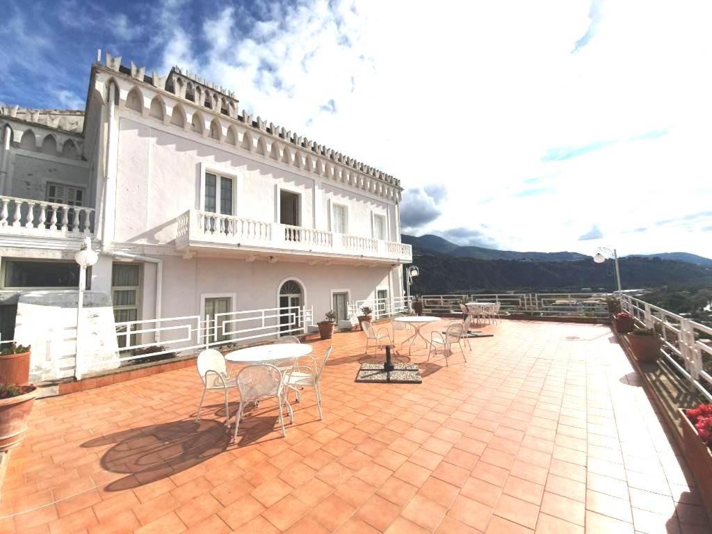 Appartamento Nel Fabbricato Denominato Il Castello Praia a Mare Luaran gambar