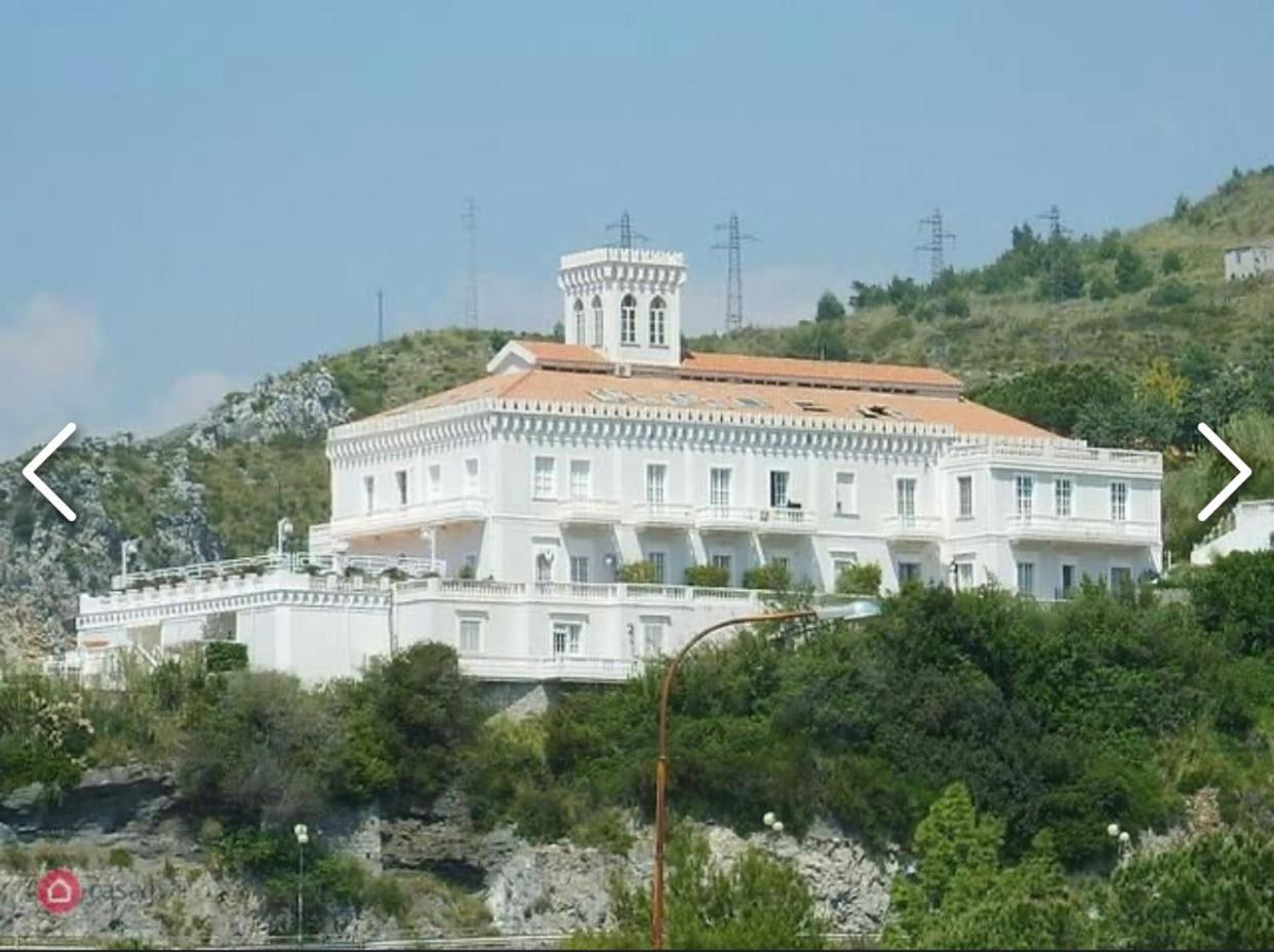 Appartamento Nel Fabbricato Denominato Il Castello Praia a Mare Luaran gambar