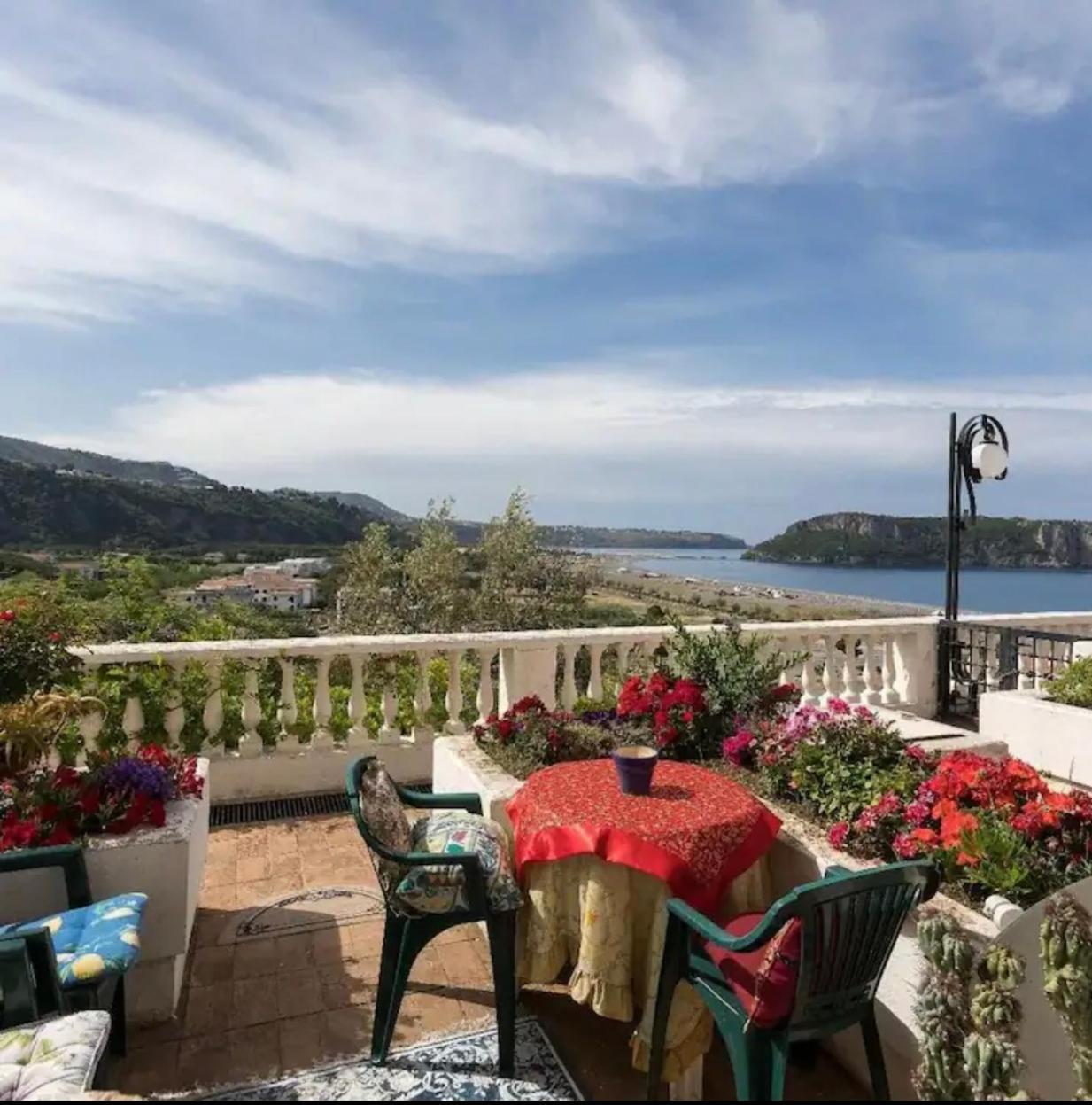 Appartamento Nel Fabbricato Denominato Il Castello Praia a Mare Luaran gambar